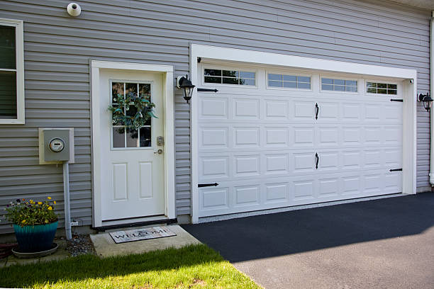 24/7 Emergency Garage Door Panel Replacement experts in Carney, MD